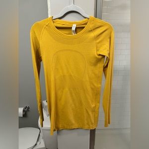lululemon Women's Size 6 Swiftly Tech Long Sleeve Shirt
